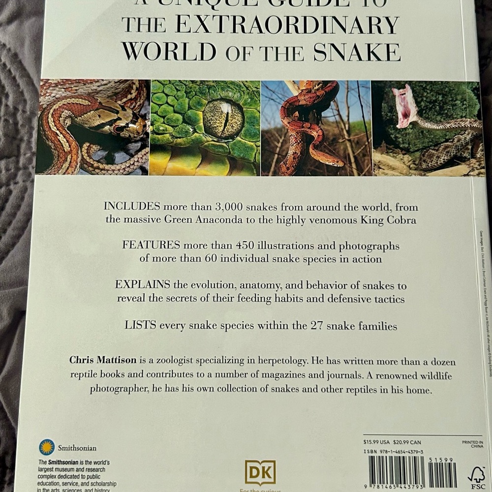 Smithsonian Snake Essential Guide Book - Picture 5 of 5